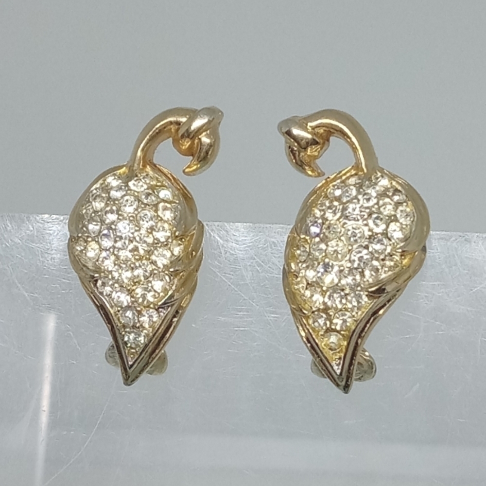 * vintage Coro rhinestone leaf design gold tone clip on earrings